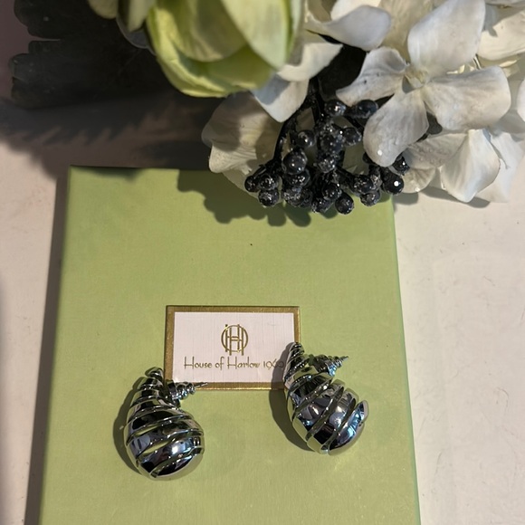 Tear drop earrings - Picture 2 of 8